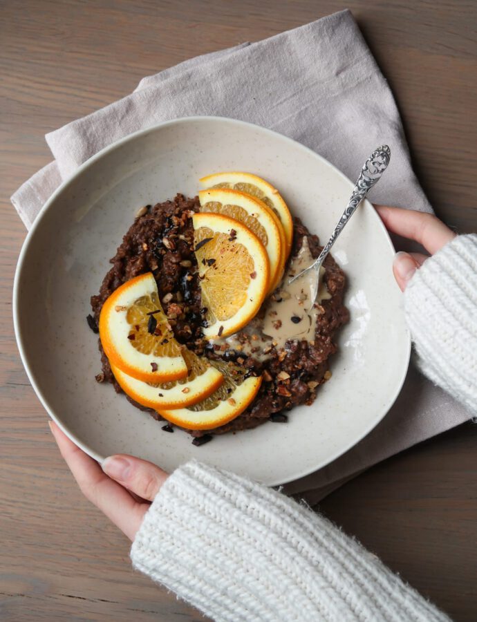 Hot Chocolate Tahini Havermout met Sinaasappel & Cayenne