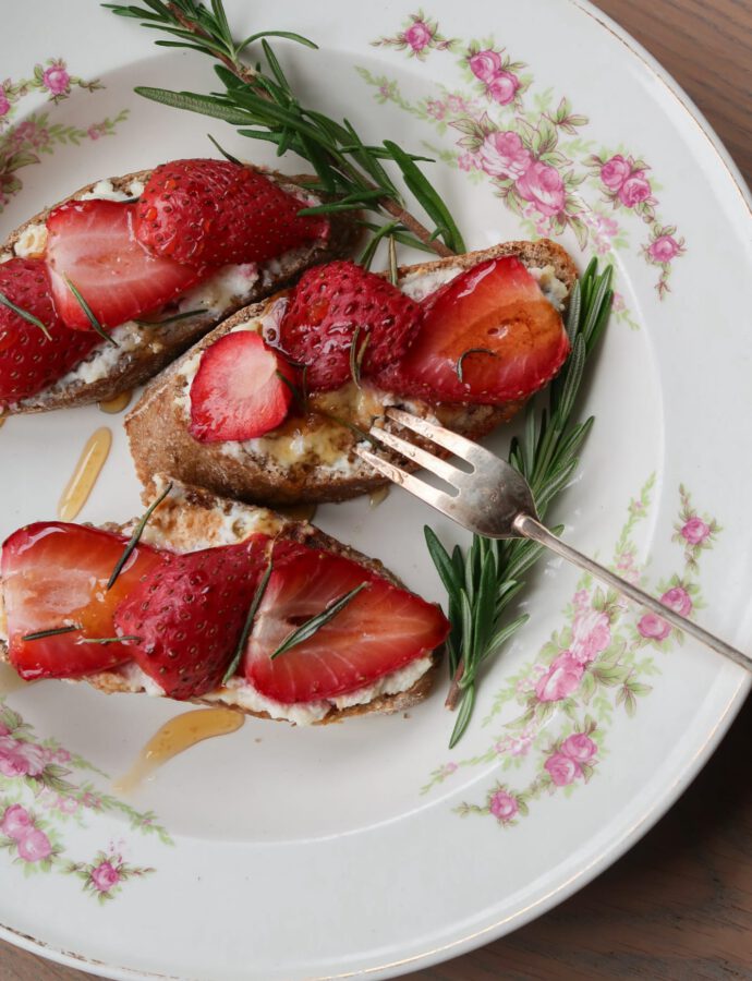 Aardbeien Ricotta Balsamico Toasts