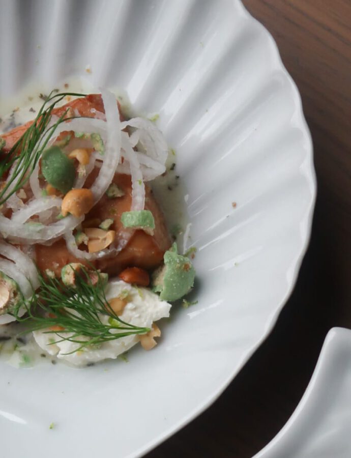 Zalmmoot in Limoensaus met Knolraap, Wasabi Crunch Nootjes en Crème Fraîche