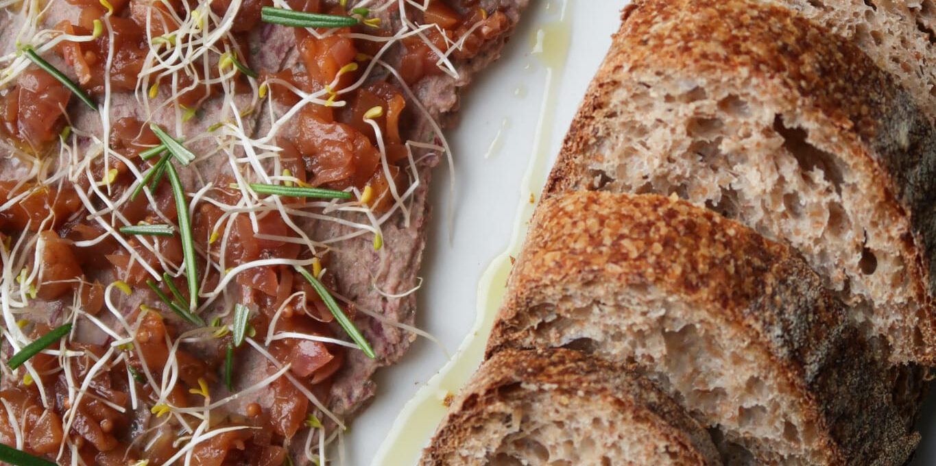 Vegan Pâté & Appel-Ui Chutney Brood Bord