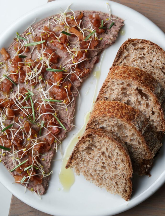 Vegan Pâté & Appel-Ui Chutney Brood Bord