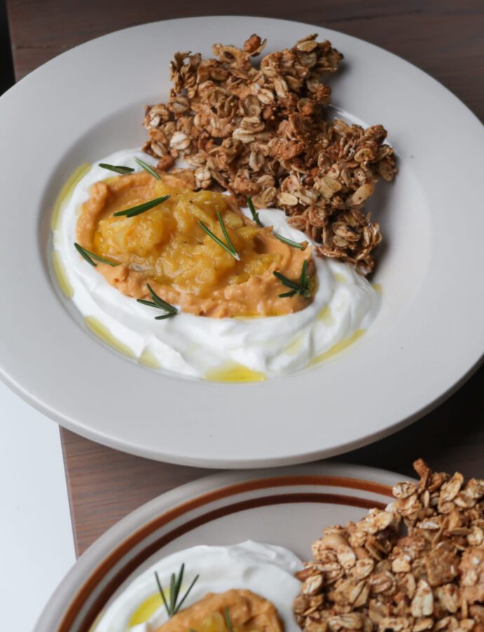 Yoghurt Bowl met Kaya, Sinaasappel-Rozemarijn Confituur & Hazelnoot Cornflake Granola