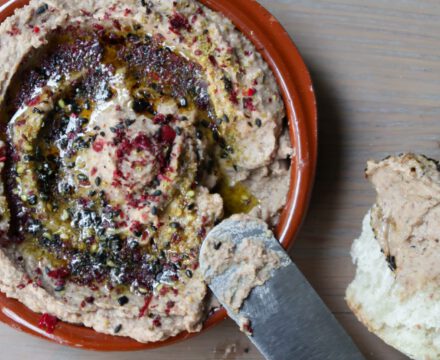 Linzenhummus met Nigellazaad